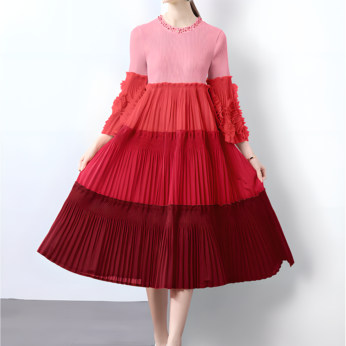 Elegant and Fashionable Pleated Dress with Ruffled Sleeves